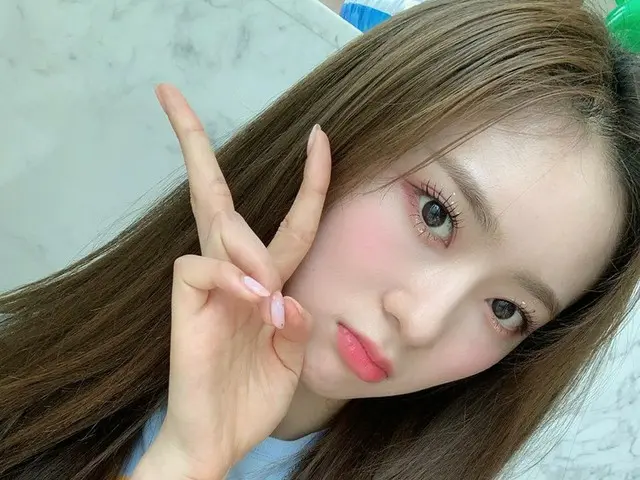 【t公式】Cherry Bullet、[ #メイ#MAY]今日のセルカ👒 #CherryBullet #Cherry Bullet