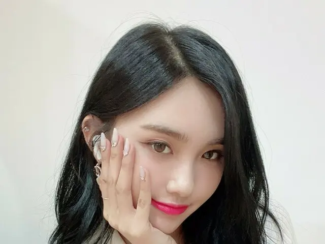 【t公式】EVERGLOW、[ #AISHA]週末なのにみんな何よ？私の愛の見たくて、また来ました💜 