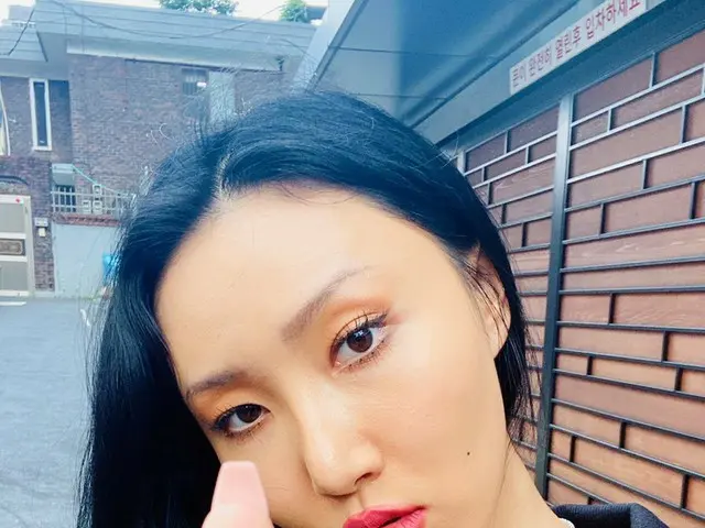 【t公式】MAMAMOO、[ #ファサ] 私たちムームー皆さん、しばらくしてから6時30分、 MBCで放送される「遊ぶ何ハニ？」 ファサによ🤟🏻🖤#Hwa