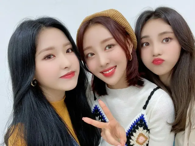 【t公式】今月の少女(Loona)、しばらくして、午後6時20分(KST)に放送されるMBC覆面歌王に #率直 #イブ#OliviaHyeが出演します💙判定団
