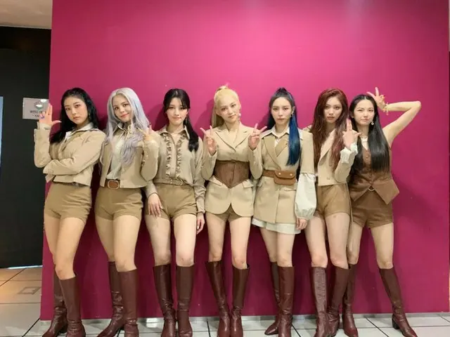 【t公式】CLC、[📸] 200912 #ショー音楽中心 どのカラーもチᆾマンの魅力に完全に消化！👍見るだけで幸せになる#HELICOPTER舞台にCHES