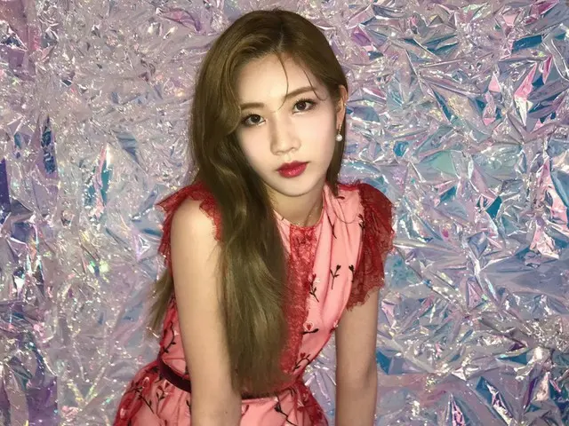 【t公式】今月の少女(Loona)、[#KimLip】Orbitたち！天気も行ったり来たりだけど、風邪に気をつけて！私は最近、ドラマを見ることにすっかりはまって