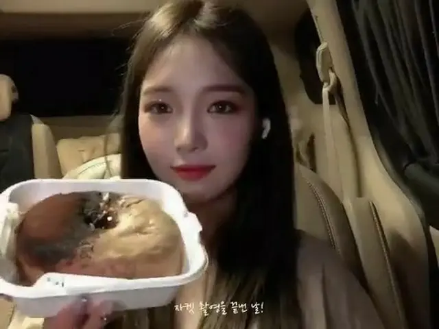 【t公式】fromis_9、[ #支線]log🎁  *週目されている車両の中で撮影しました:)   