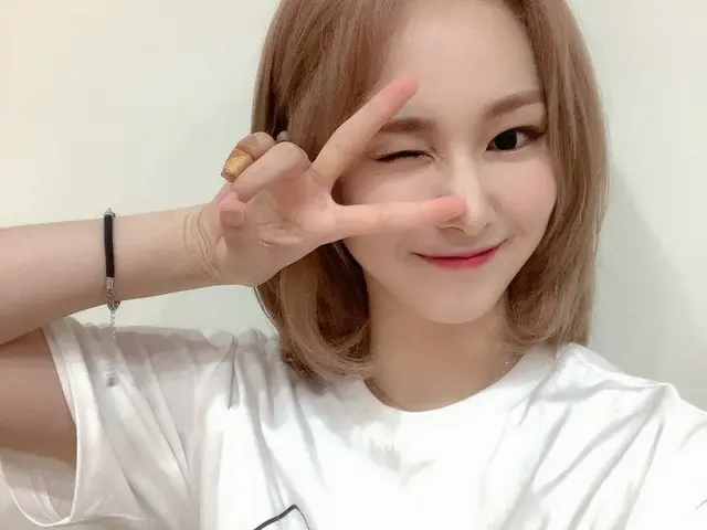 【t公式】EVERGLOW、[ #迷子]みんな明日イグリスがするエムカカムバック忘れていないジュ????本番シャシュ> <💜 