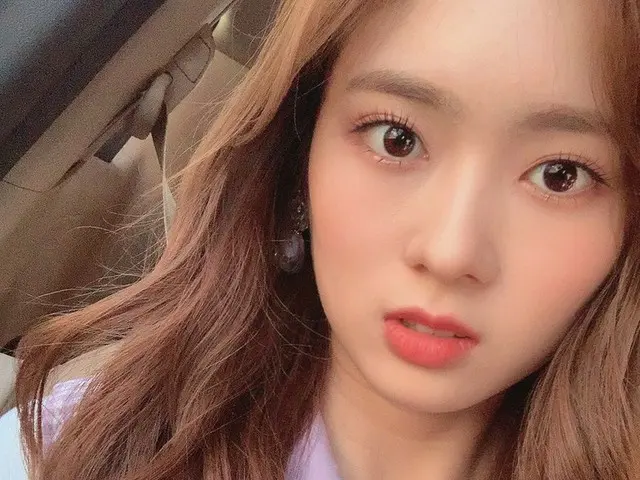 【t公式】Cherry Bullet、[ #メイ#MAY]今日のセルカ👒 週末によく送りルーレット❤️  #CherryBullet #Cherry Bull