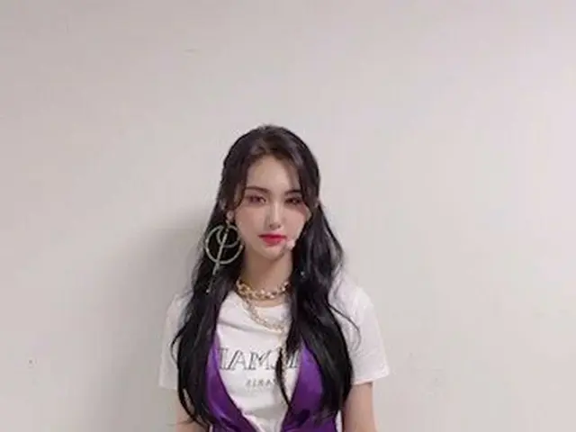 【t公式】EVERGLOW、[ #AISHA]あなた紫ちゃんの好きな第最愛の服です！シャーララ〜♡♡超え気に入って永遠に自慢したかったアッラービュー💜 