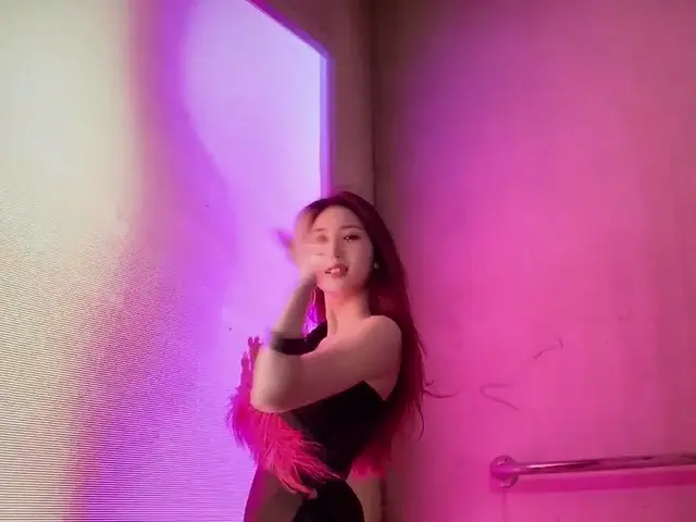 【t公式】EVERGLOW、[ #県]うーん... YIRENて多いフォーエバーにのみ公開みようして....😀 上げます!!!! 
