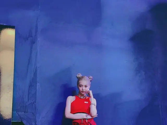 【t公式】EVERGLOW、[ #来る]ビハインド写真大放出!!!!!フォーエバーのためのギフト(˘³˘)♥ 