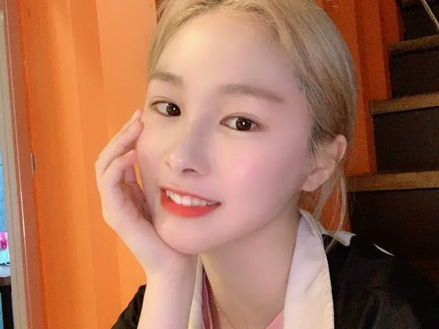 【t公式】EVERGLOW、[ #迷子]フォーエバー！今日ブイエプどうだった？！迷子の短い歌自慢の時間(笑)塀にまた期待ヘヨ！いつ訪れるか分からない> <良い一