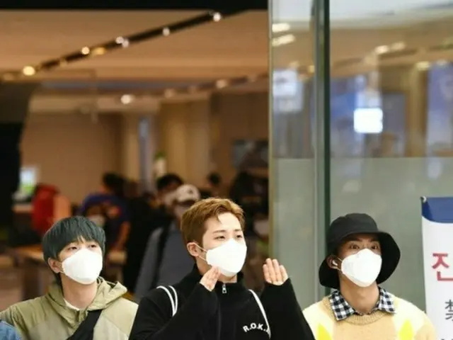 【JT公式】B1A4、RT Kstyle_news：メンバーが一体となって歩く様子も→【PHOTO】B1A4、済州島でのスケジュールを終えソウルに到着...手を