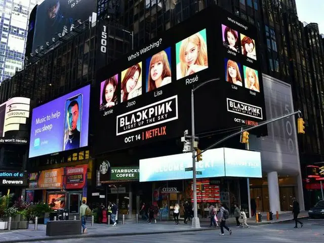 BLACKPINK ニューヨーク・タイムズスクエアにNetflixオリジナルドキュメンタリー「BLACKPINK: Light Up the Sky」の大型広告