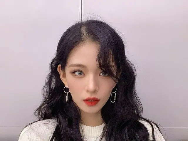 【t公式】fromis_9、[ #チェヨン]今日の天気がとてもいいですよねフローバー🌻🌞