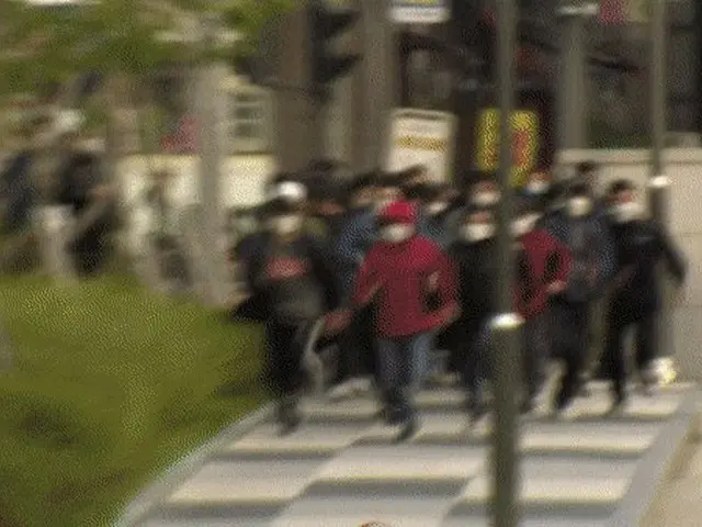 韓国・新天地イエス教証しの幕屋聖殿 の信者たち、イ・マンヒ教祖の裁判傍聴券をゲットするためにダッシュ