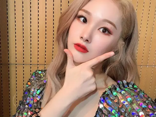 【t公式】EVERGLOW、[ #迷子] Hello！ポケットエバー今日エムカ舞台どう目元！パンチャクパンチャクイプジない目元！私たちポエバー示すプラグ素敵熱心
