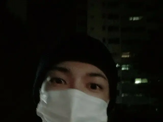 【T公式】ATEEZ、[ #ホンジュン]このティーニー考えて夜の散歩中！このティニーも私の考えの多く接触笑このティニはATEEZとする準備ができましたか？👀 