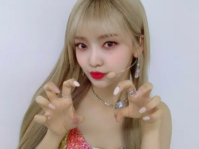 【t公式】EVERGLOW、[ #来る]フォーポポフォーエバー💕日衣装やらヘアメコプ多超え気に入って写真も持ってきてマルチ(˘³˘)♥最近超えよく上げて泣くフ