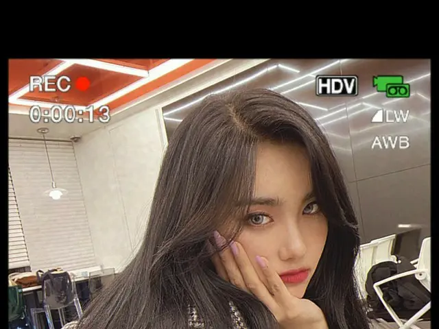 【t公式】EVERGLOW、[ #AISHA]フォーエバー！今日は秋のルックに変身したサシャどう♥♥