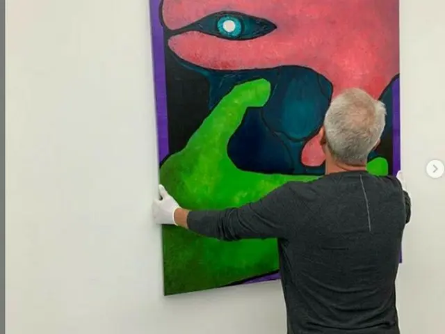 MINO(WINNER)、自身が描いた絵がイギリス・ロンドンのSaatchi Galleryに展示へ