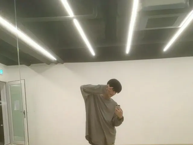 【T公式】ATEEZ、[ #ウヨンエイティーニー私たち今日も練習していた！エイティニーもコンサートにたくさん期待して一緒に走る準備できたんですか？ #Ready