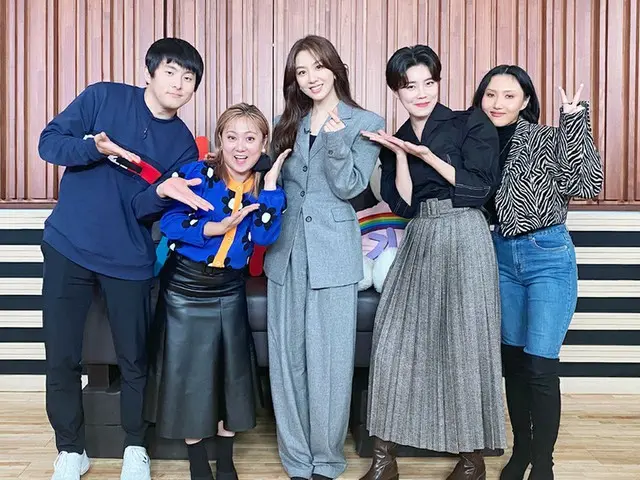【t公式】MAMAMOO、_：星を見に行ったファサと🤩ソ・ジヘのリアル日常公開😴今週の金曜日もよ⭐  #私一人住んでいる金曜日の夜11時10分！  #バクナ