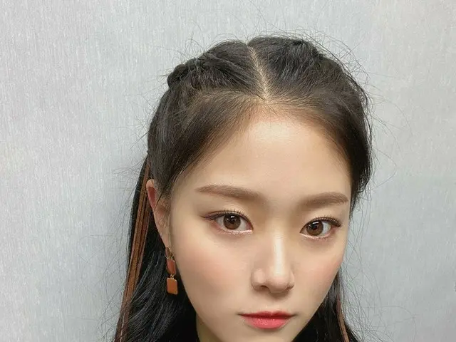 【t公式】今月の少女(Loona)、しばらくして、午後3時30分(KST)MBCで放送される2020 Live in DMZから秋に染まった「Why Not？」