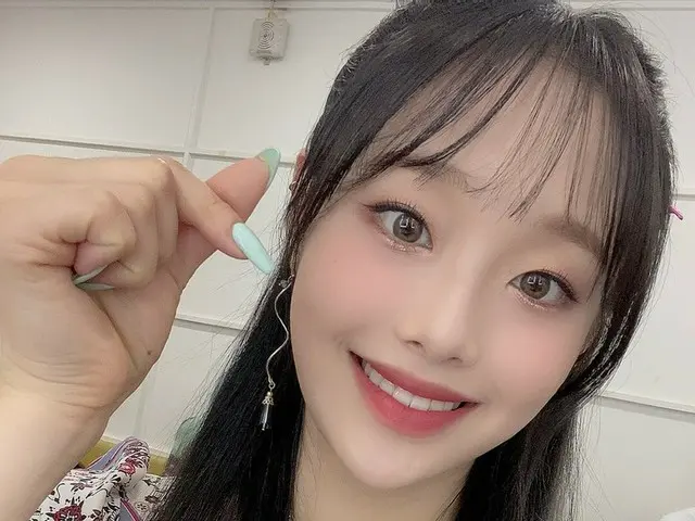 【t公式】今月の少女(Loona)、Orbitを包み込む感じは、まさに #今月の少女(LOONA)の「Why Not？」が今後の感じ！🐧しばらくして、午後3時