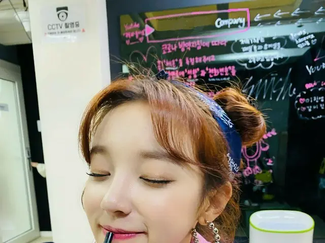 【t公式】(G)I-DLE_、[ #YUQI]今日の🎁 🐶🕶私たち「ラン波 "たくさん見てくれてね😊