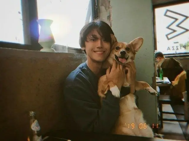 若手人気俳優イ・ドヒョン、ファンからの誕生日プレゼントを彼女にあげた？その他“におわせ”証拠写真が続々拡散中