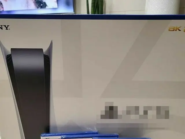 俳優イ・シオン、最新ゲーム機PS5が自宅に届く