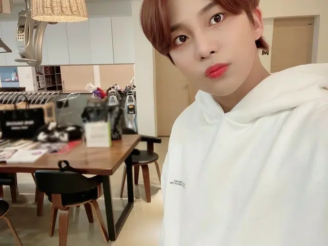 【T公式】ATEEZ、[ #ジョンホ】今日一日も苦労ヘトオヨ🤍 #ATEEZ #ATEEZ