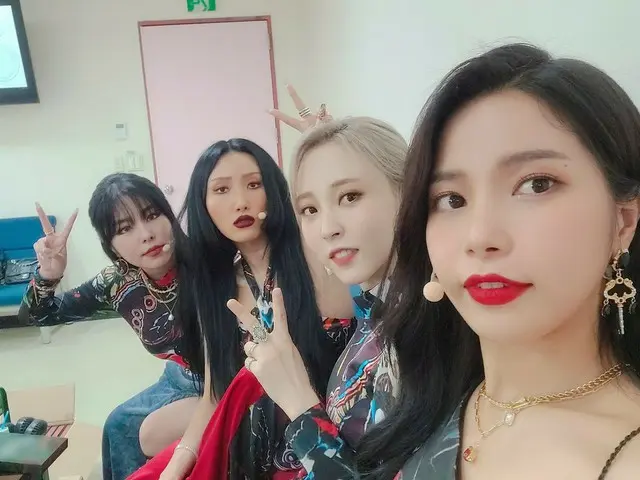 【t公式】MAMAMOO、[ #MAMAMOO] 私たちムームー皆さん、しばらくしてから3時50分、 SBS人気歌謡が放送されます🙌🏻目を離すことができない