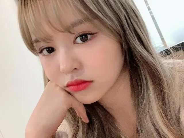 【t公式】EVERGLOW、[ #理由】今日約束した写真ヨギ応じ🧐今日もとても苦労ヘトグおやすみ💕