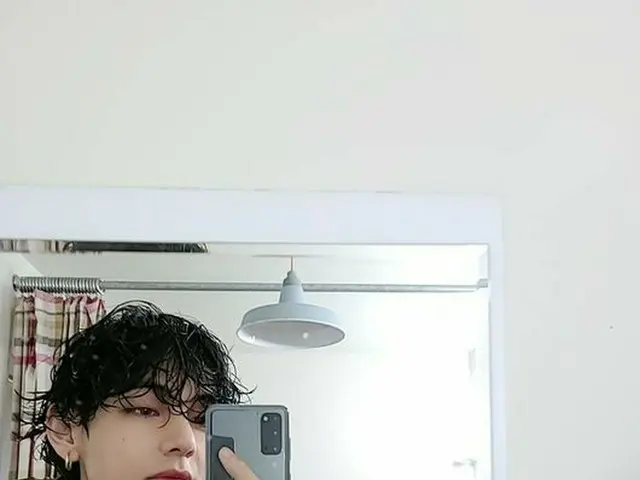 V(BTS)、SNSで公開した写真がセクシーすぎると話題