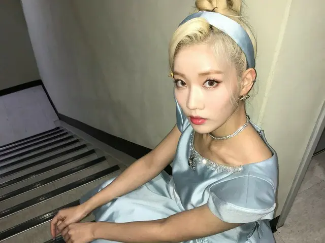 【t公式】今月の少女(Loona)、[ #金立/ #KimLip] Orbit天気が寒いみんなの健康に注意してください！チューンが撮ってくれたシンデレラリップや
