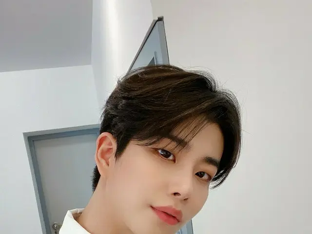 【T公式】ASTRO、みんな夜満員にお召し上がり下さい🍒ライターエムバプ #夜は #おいしいことで #^^