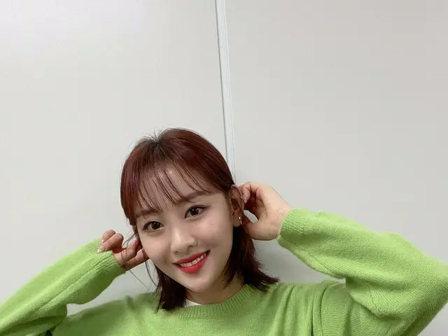 【t公式】今月の少女(Loona)、MC #イブと一緒に日曜日は心までサンクムヘよ💚しばらくして、午後12時30分(KST)に開始するTBS「ファクトのスター