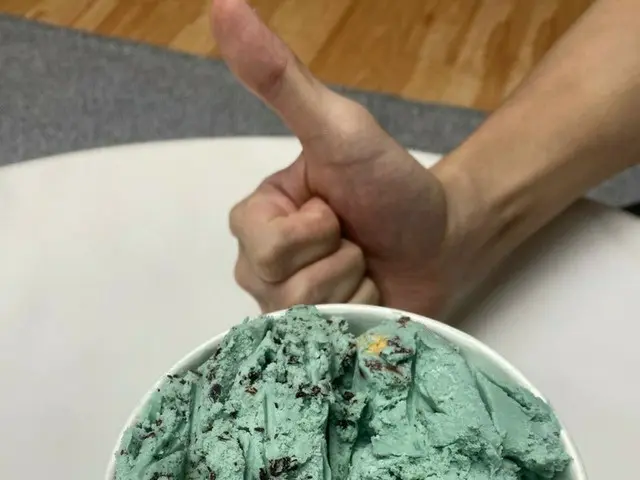 【T公式】ATEEZ、[ #ソンファ]サナ…ゴメン... 一緒に食べよう... #ATEEZ #ATEEZ