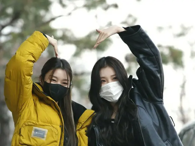「MOMOLAND」ヘビン＆ジュイ、MBCラジオ「正午の希望曲」に出演のためMBCへ