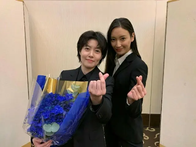 女優シム・ウンギョン、木曜ドラマ「七人の秘書」(テレビ朝日)共演者との写真を公開