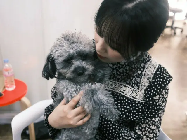 【t公式】(G)I-DLE_、[ #受診]カメラで収めたメンバーに🌼  