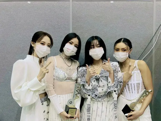 【t公式】MAMAMOO、[ #MAMAMOO] MAMAMOO＆ファサが2020よりファクトミュージックアワーズ今年のアーティスト賞を受賞しました🙌🏻私た