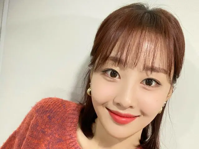 【t公式】今月の少女(Loona)、愛らしいMC #イブを見ていると心がふわコントクが良いんですよ🥰しばらくして、午後12時30分(KST)に放送されるTBS