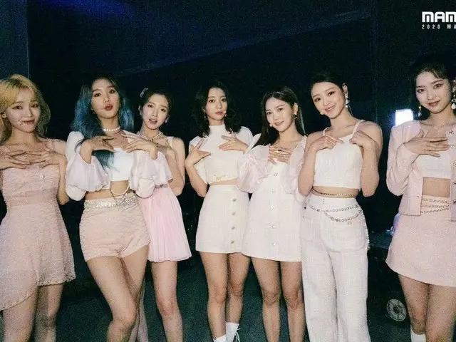 【t公式】OH MY GIRL、RT MnetMAMA：[ #2020MAMA] Before going on stage #OH MY GIRL #ohmy