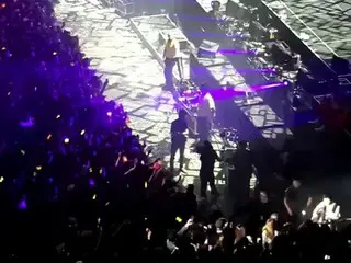 BIGBANG G-DRAGON、舞台から「降臨」