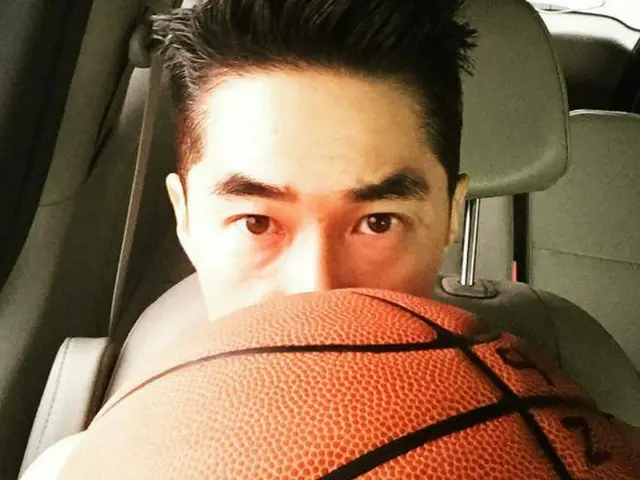 俳優ペ・ジョンナム、SNS更新。