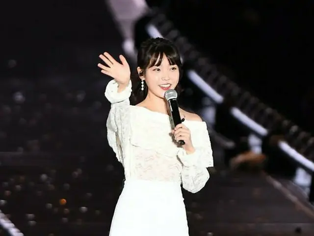 IU、「PSY ビショビショショー SUMMER SWAG」にゲスト出演。