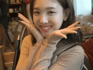 TWICE ナヨン、ウインクすると反対側の目が