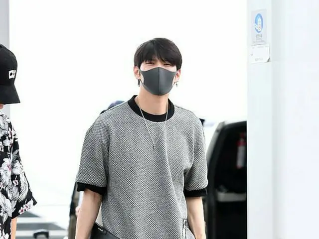 VIXX レオ、出国中。