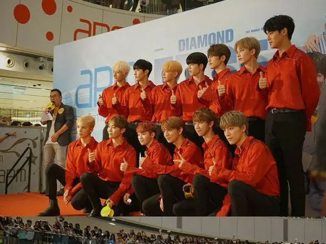 SEVENTEEN、香港で大人気。