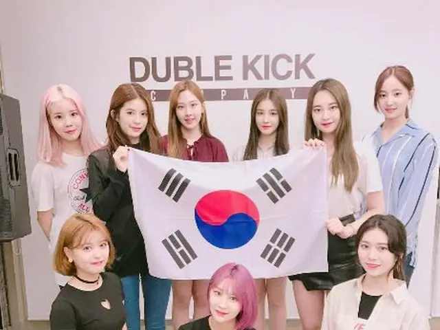 MOMOLAND、SNS更新。